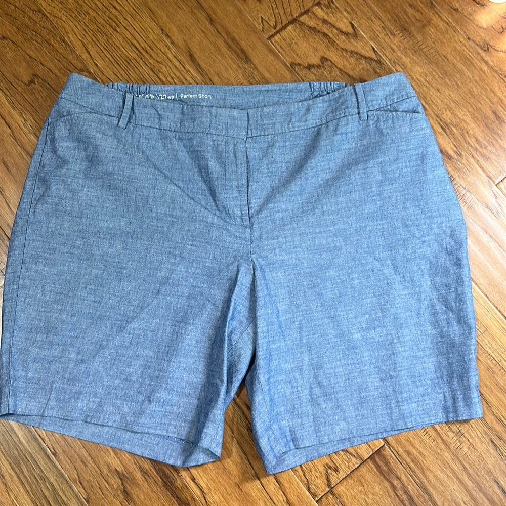 EUC Talbots Perfect Short Chambray Size 22WP
